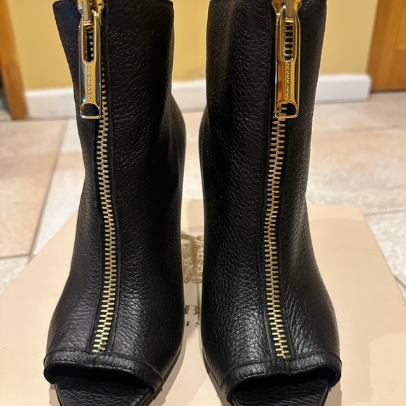 Black peep toe Burberry booties with gold hardware - Picture 3 of 10
